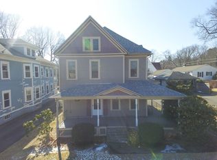 2 River Ter, Holyoke, MA 01040