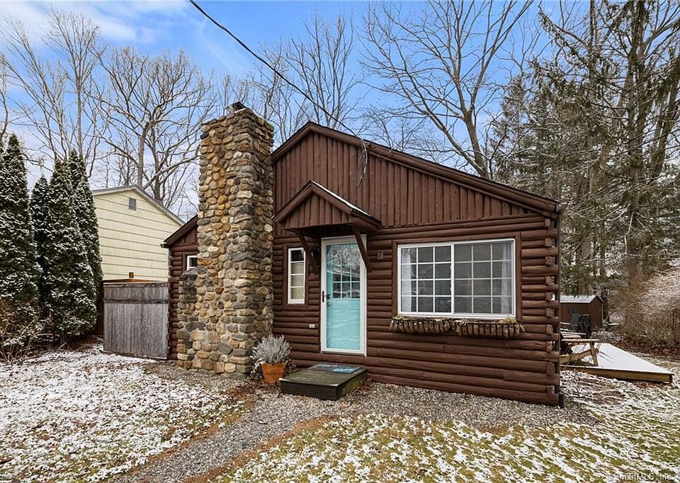 1st image of 7 Oak Dr