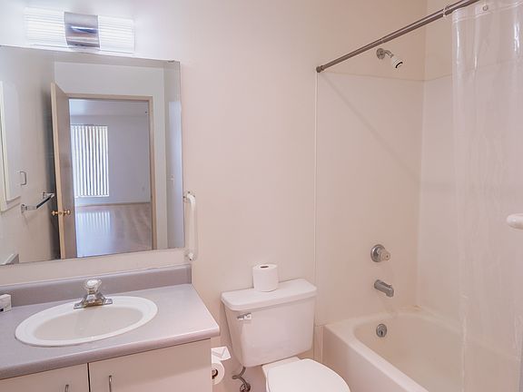 4th image of 3401 Pacific Ave