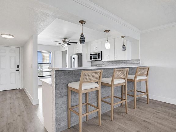 3rd image of 1631 Riverview Rd APT 507