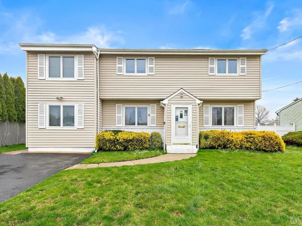 28 Bertrand St, Old Bridge, NJ 08857