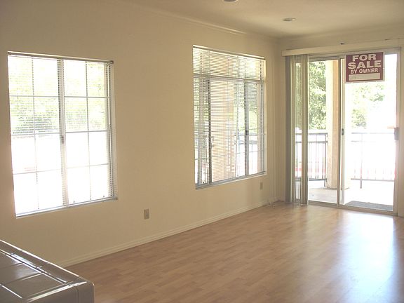 2nd image of 580 Camino De La Reina Unit 122