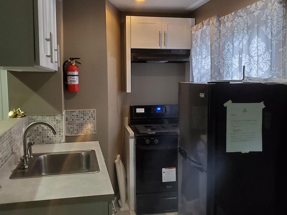 1st image of 252 W 19th Ave