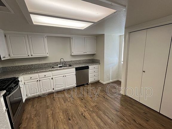 4th image of 4052 W Meadow Ave