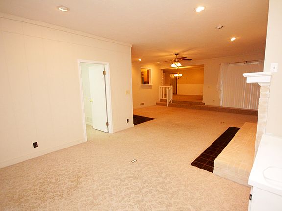 4th image of 1808 Denslow Dr
