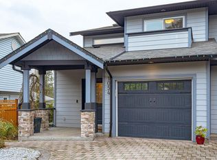 1054 Colville Rd, Esquimalt, BC V9A 4P7