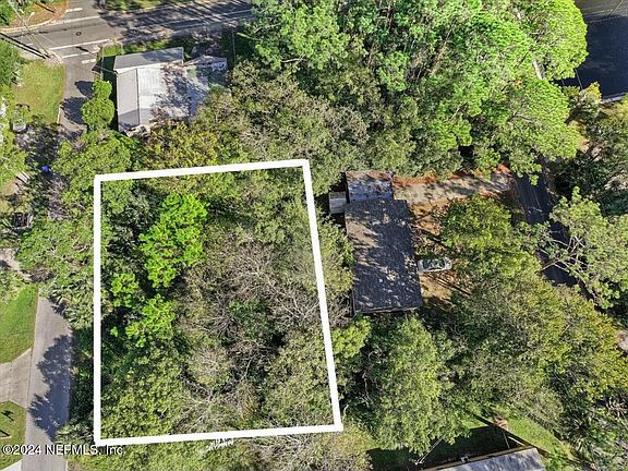 2nd image of 859 W 6TH Street