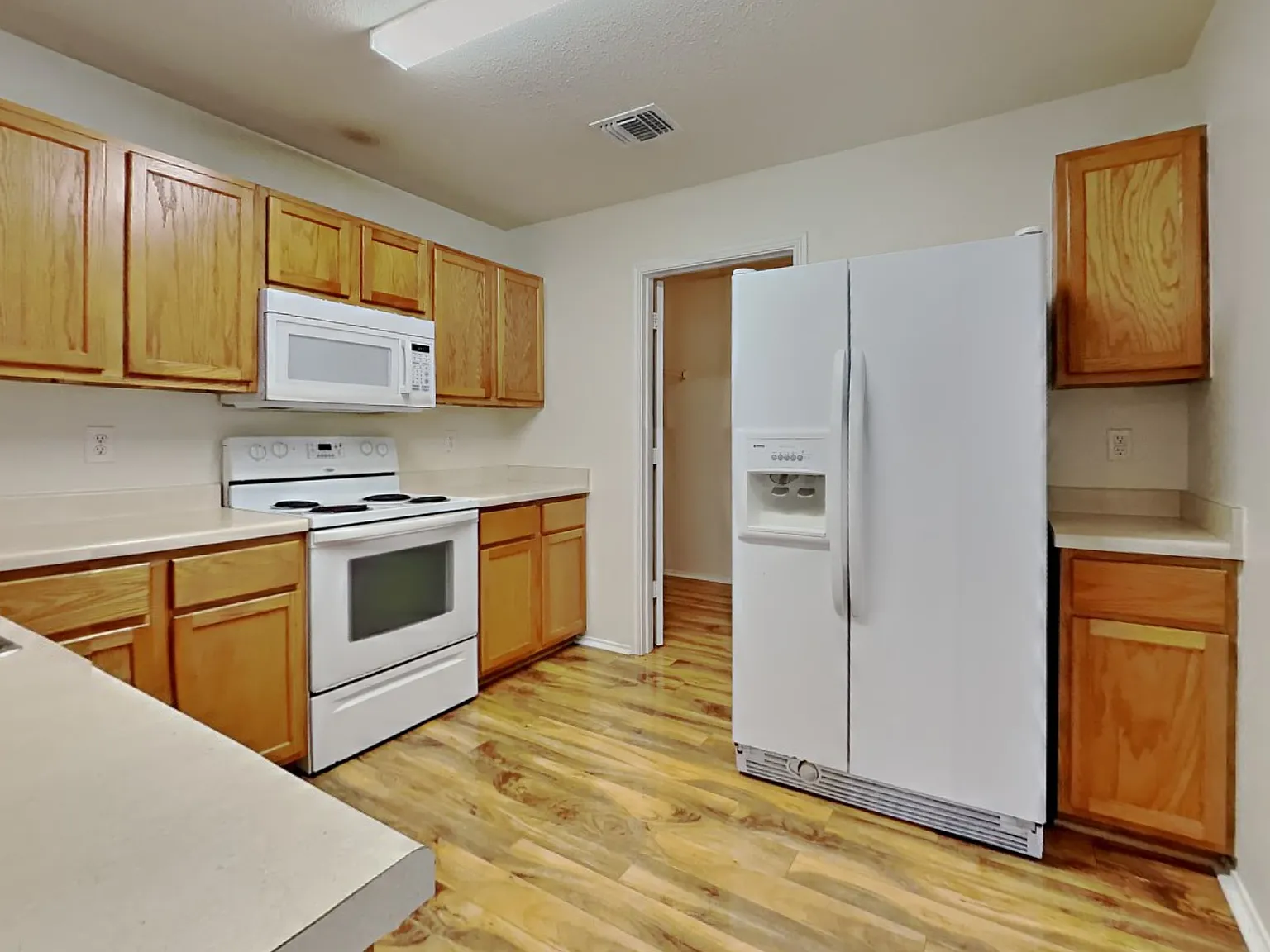 3 bed, 2.5 bath, 1808 sqft, $1,885 — Photo 4