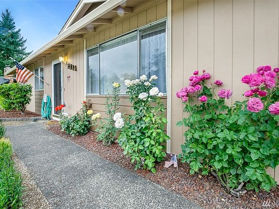 4th image of 2214 25th Ave SE