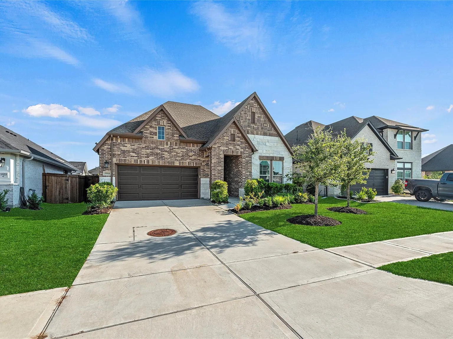 4 bed, 3.0 bath, 2357 sqft, $3,700 — Photo 4