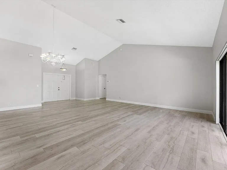5809 Sun Pointe Cir — Photo 4