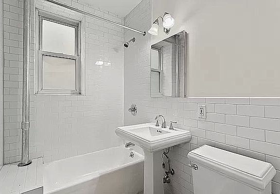 5th image of 207 W 11th St APT 5a