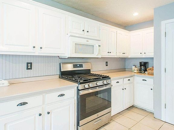 3rd image of 1026 Ola Dale Dr