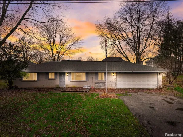 4482 Rohr Rd, Lake Orion, MI 48359