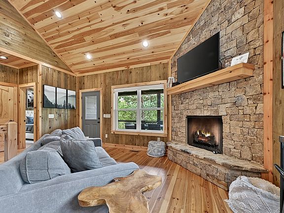 5th image of 210 Ridge Top Cir