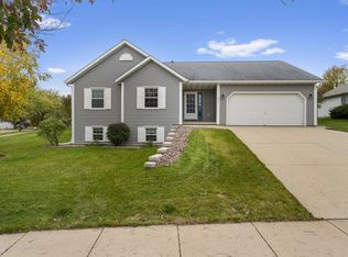 501 Meadow View Rd, Mount Horeb, WI 53572