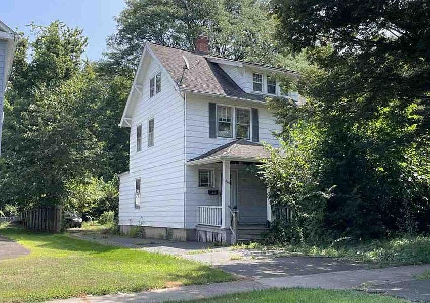 2nd image of 846 Main St