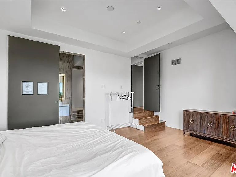 9400 Readcrest Dr — Photo 18