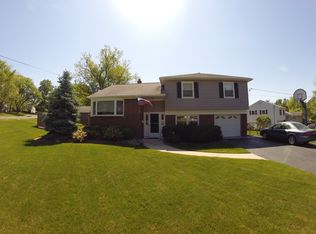 798 Lynwood St, Raritan, NJ 08869