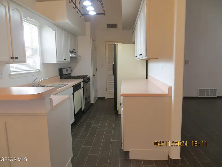 7115 Oval Rock Dr — Photo 9