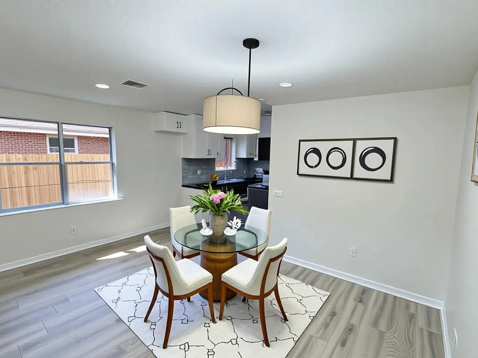 3 bed, 1320 sqft, $1,800 — Photo 3