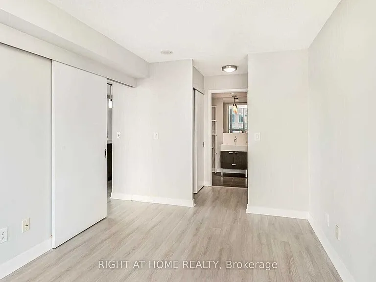 110 Charles St E #1702 — Photo 16