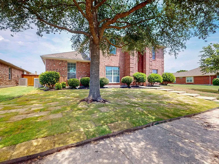 1236 Blue Brook Dr — Photo 3