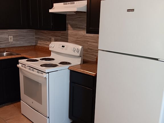 2nd image of 1667 Southlawn Blvd #2