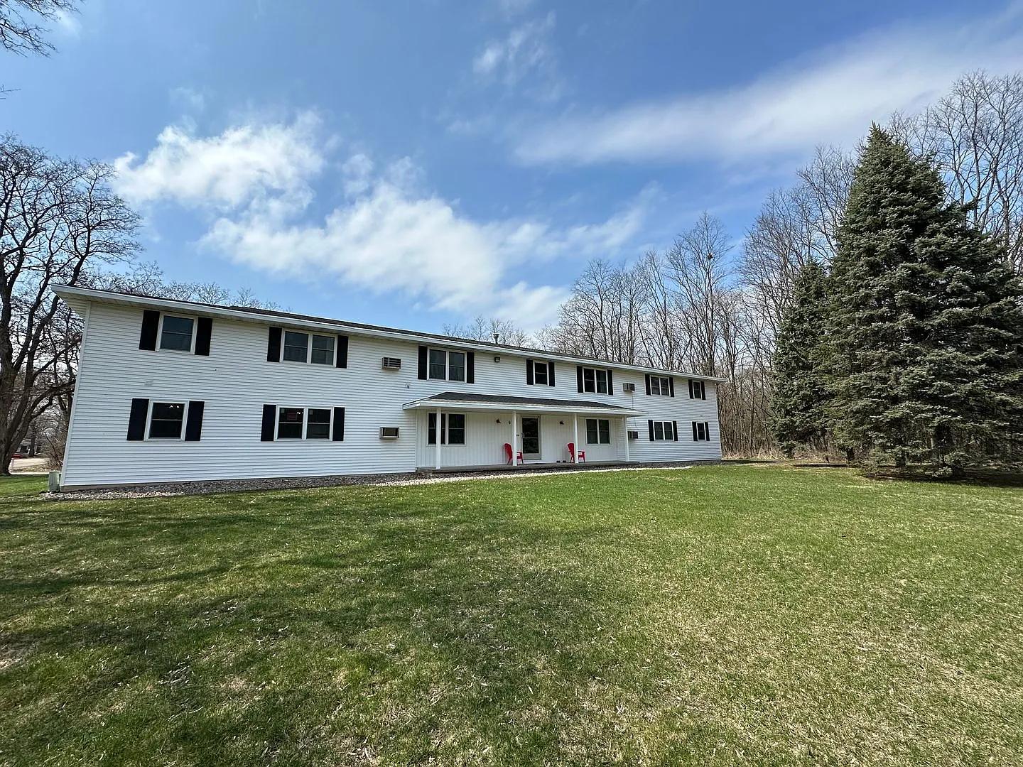 Harrison House Apartments — Photo 1