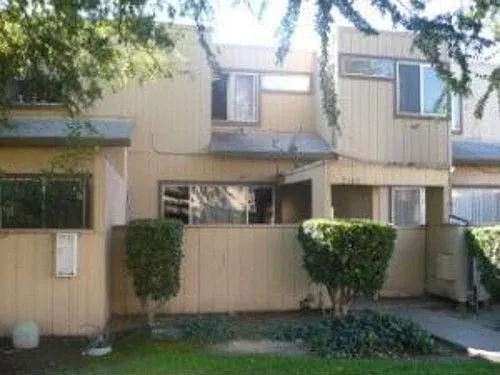 2140 Luz Ave photo 1