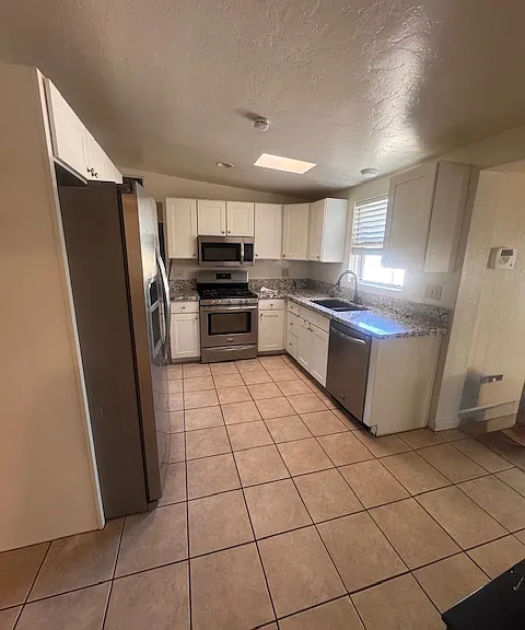 Modern kitchen w/gas range, and modern appliances.