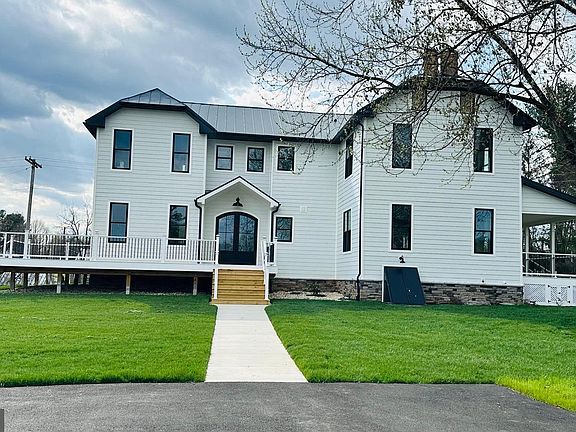 2nd image of 1411 Jefferson Pike