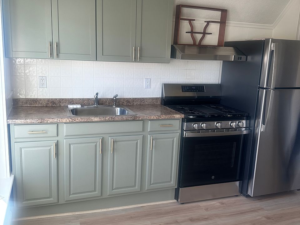 1st image of 29 Grant St Floor 3
