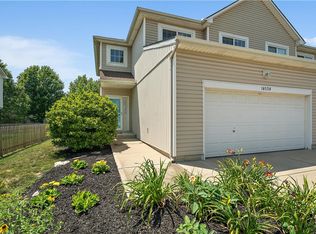 18528 S Cherry Ct, Gardner, KS 66030