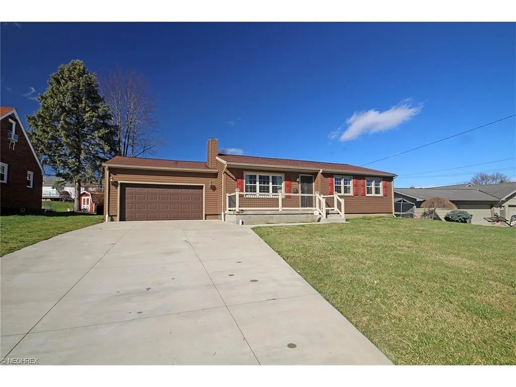 2818 Peacock Dr photo 1
