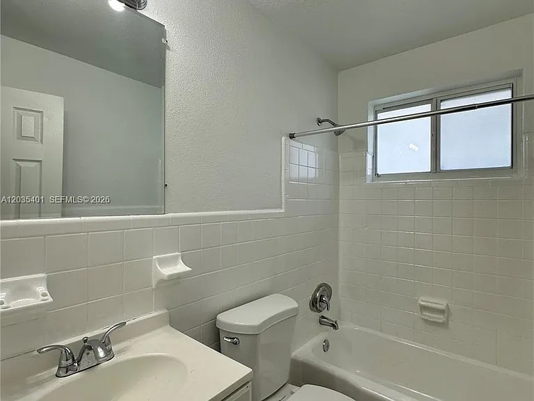 5911 NE 18th Ave #4 — Photo 13