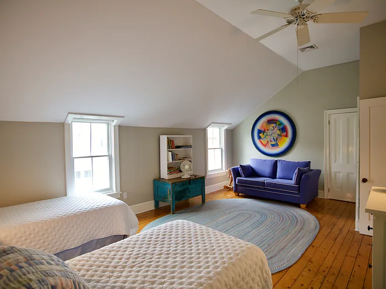 8 Clinton Ave — Photo 20
