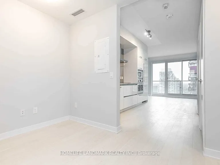 2221 Yonge St #2510 — Photo 3