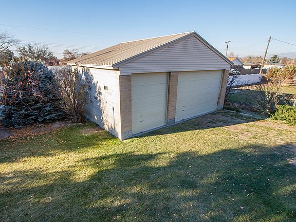 2nd image of 10020 S Opal Cir