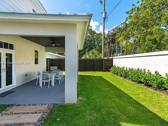 5th image of 2433 NE 20th Ave #1