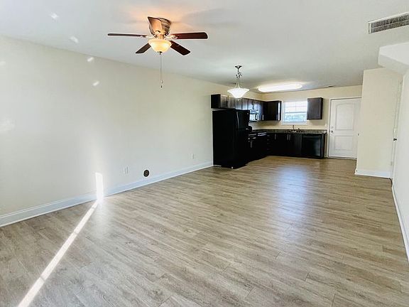 3rd image of 171 Howard Ln