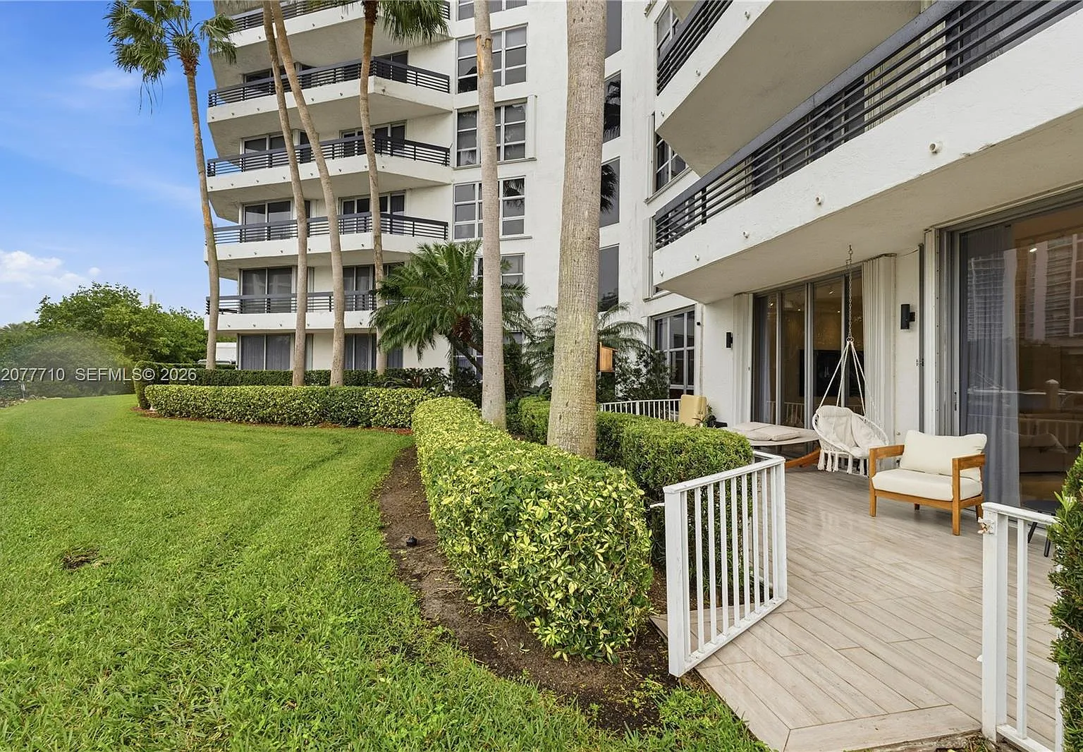 3500 Mystic Pointe Dr — Photo 3