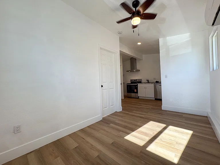 25 Pico Ave #B — Photo 11