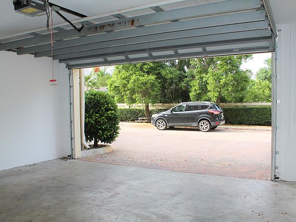 5th image of 531 S Federal Hwy APT 17