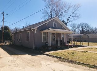 412 N 10th St, Neodesha, KS 66757