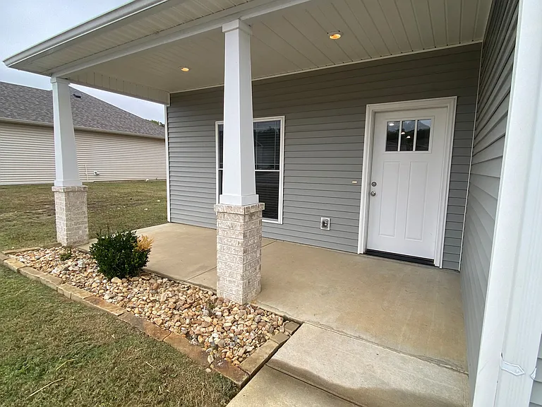 2548 Garden Dr — Photo 2