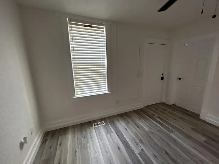 2102 Jefferson Ave — Photo 11