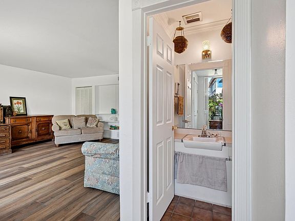4th image of 1072 Los Gamos Road #E