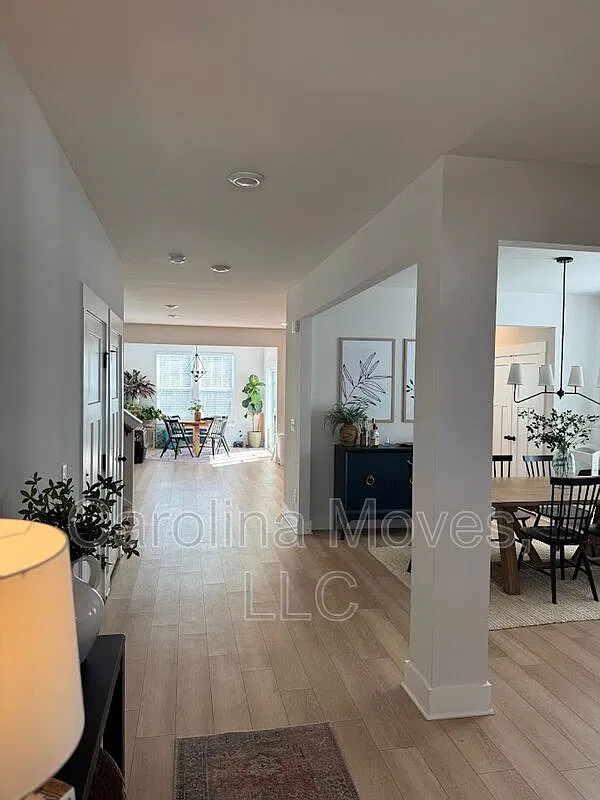 3 bed, 2.5 bath, 2972 sqft, $2,199 — Photo 3