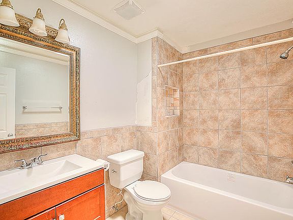 5th image of 4908 College Heights Dr NW